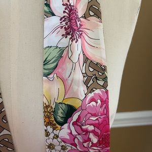 Burberry ladies skinny scarf. Brand new